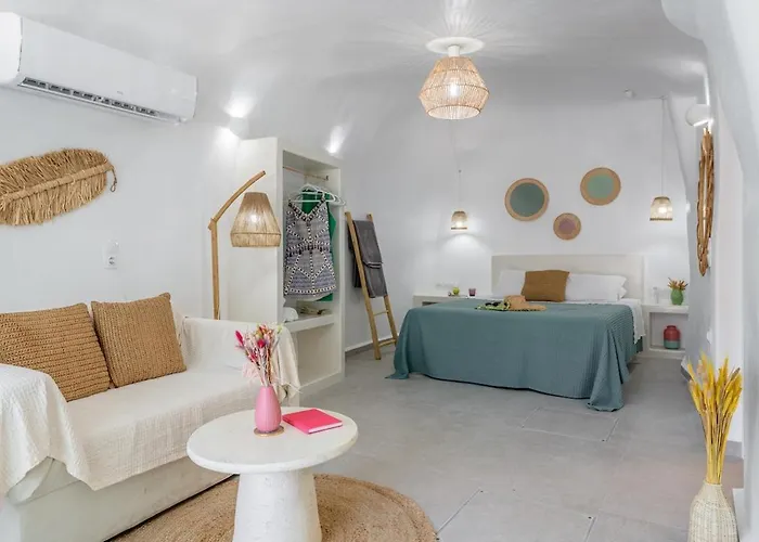 Mimikos Boathouse Mandrakia